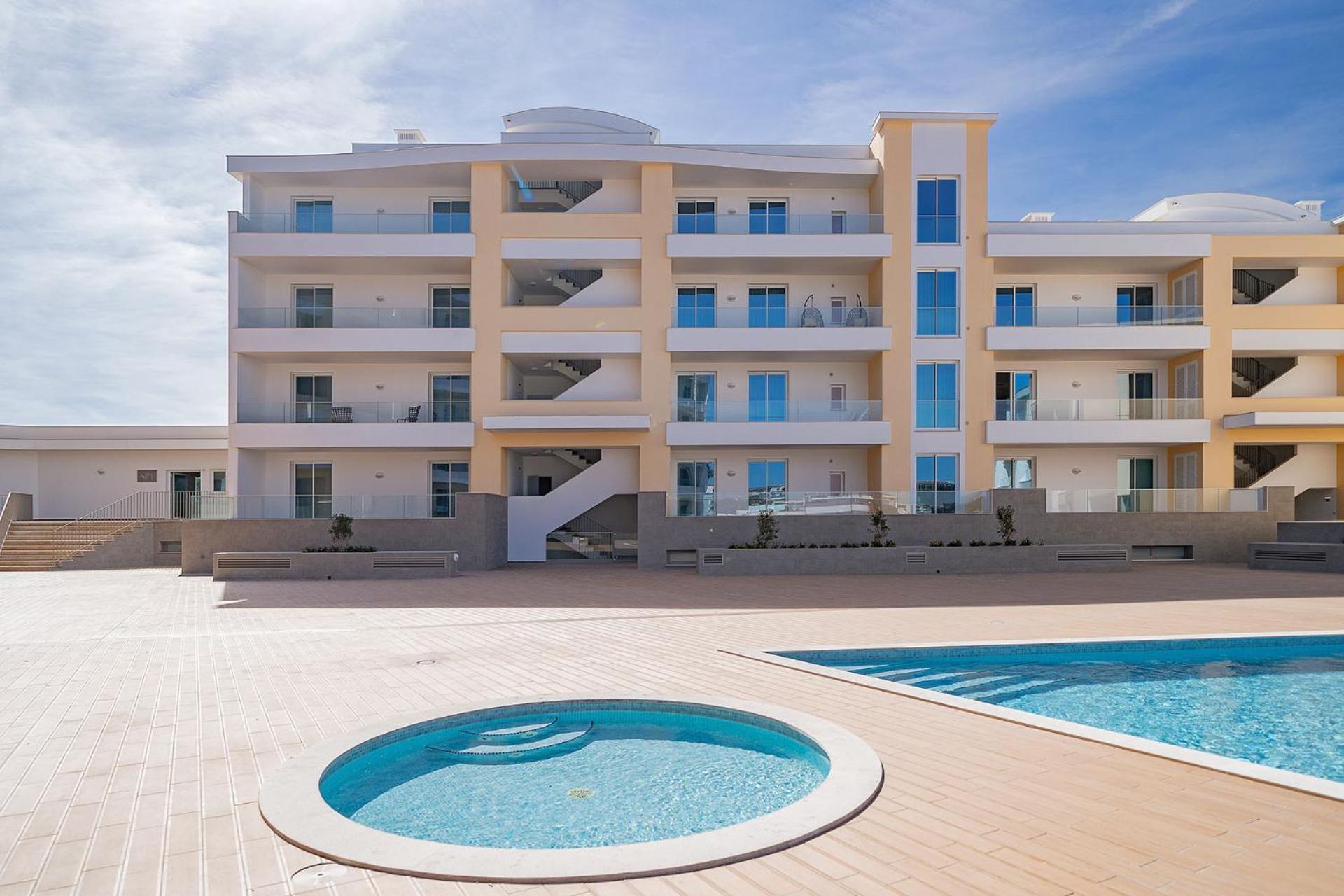 Marina View 11 With Pool By Homing Lagos